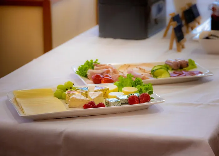 فندق Cafe Kern *